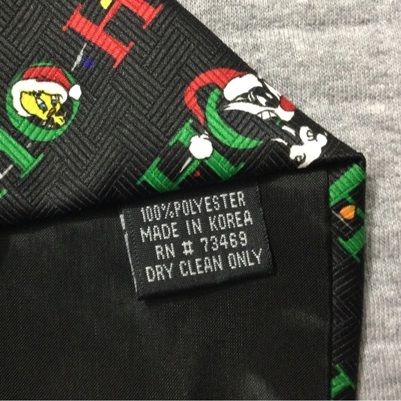 Lot of 4 Cartoon Christmas Ties Disney and Looney Tunes - Picture 4 of 13